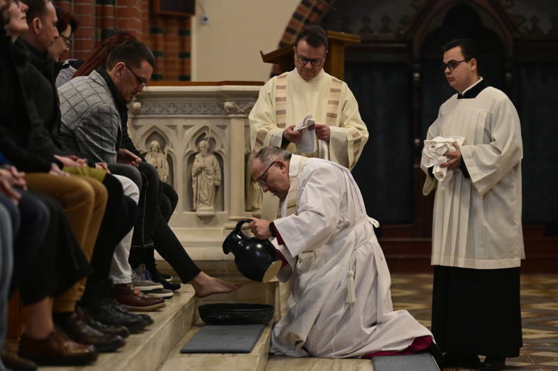 Ab Karwoche die Glut unter Asche freilegen