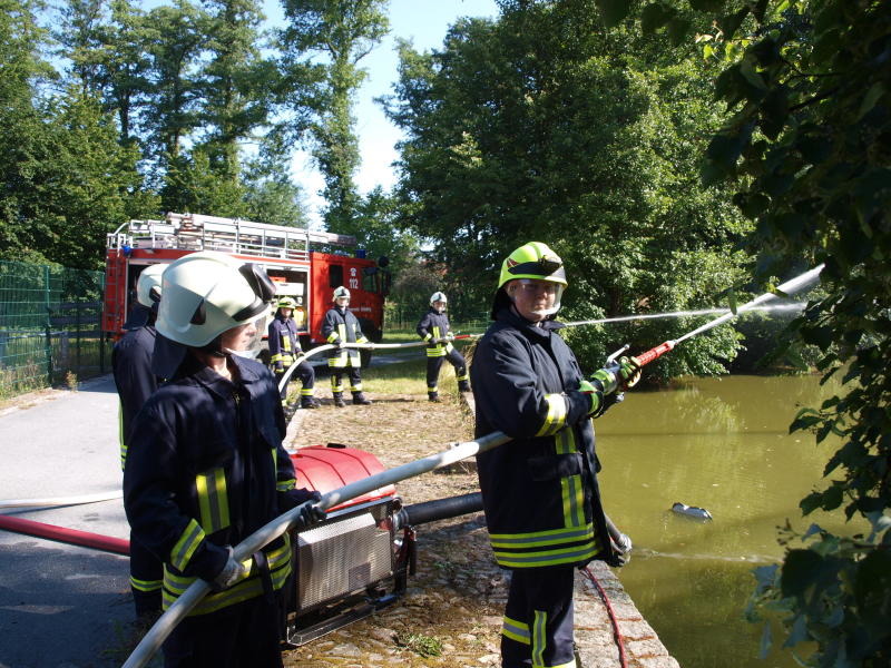 23 vollwertige Feuerbekämpfer