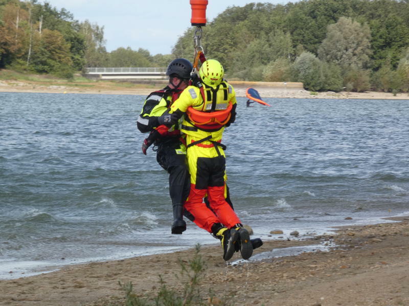 Rettung jetzt auch aus dem Wasser