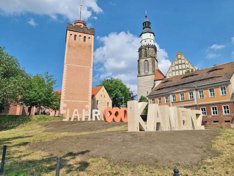 Wortskulptur ist jetzt ein neuer Blickfang