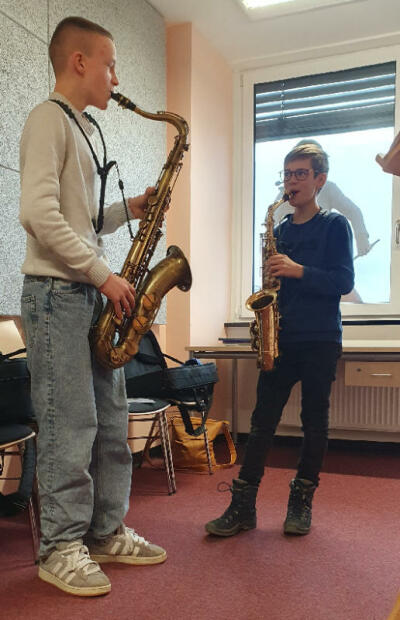 Jung(e)s Duo am Saxophon kommt groß raus