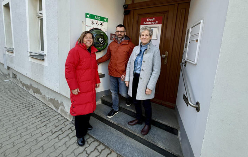 Defibrillatoren in Bernstadt a.d.Eigen übergeben