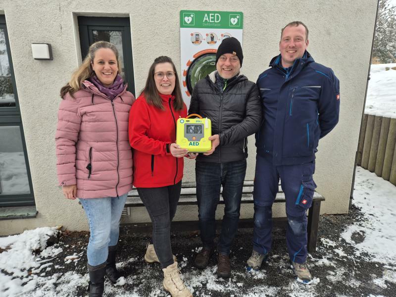 Neukirch erhält Defibrillator