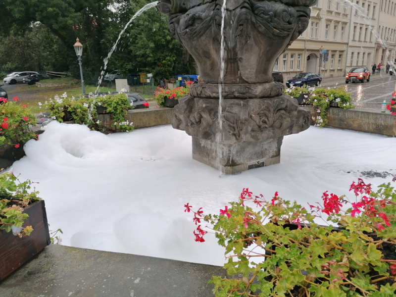 Brunnen in der Stadt verunreinigt