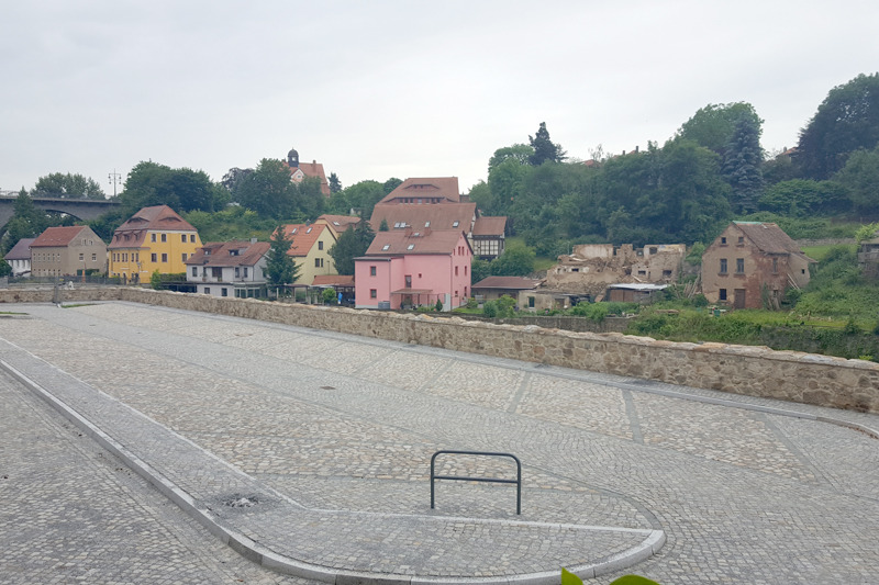 Parkplatz unter der Friedensbrücke öffnet