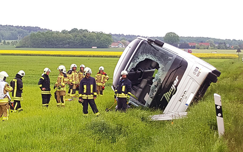 Busunfall auf der B156 bei Zschillichau