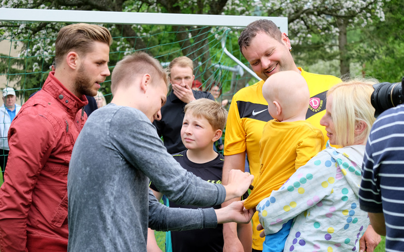 Dynamo kickt mit Wuischker Kindern