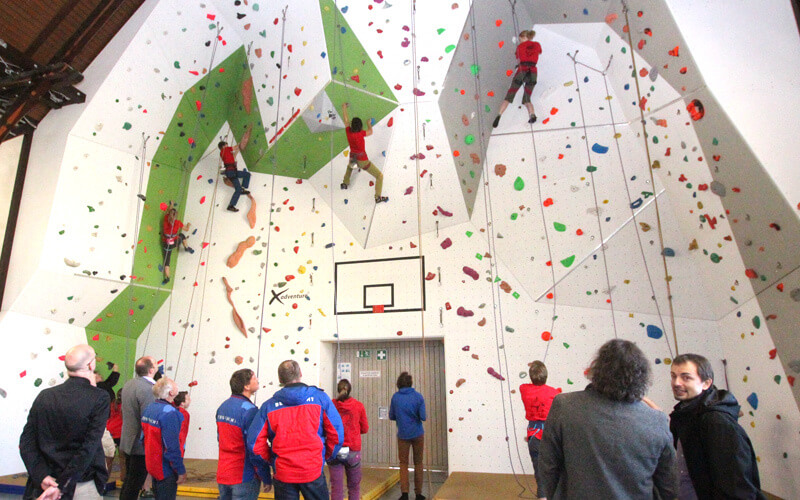 Neue Kletterwand im Gymnasium