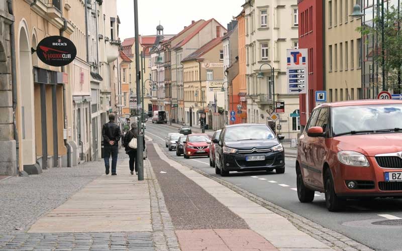 Radler noch unsicher auf den Schutzstreifen