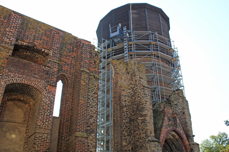 Wasserturm  ohne Dach -  Brüdergasse  gesperrt