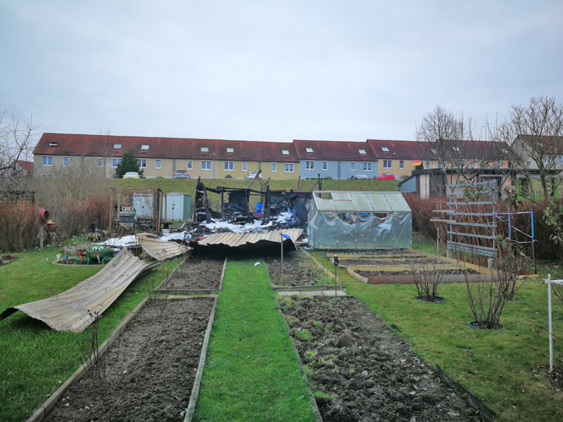 Gartenlaube in Flammen