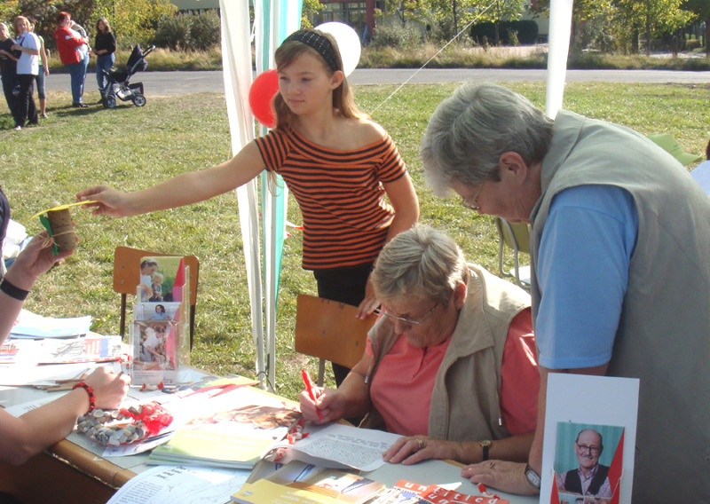 Oberlandfest rund um die Bibliothek