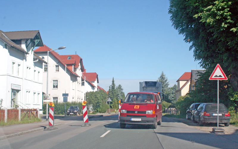 Die Fahrbahn  wird erneuert