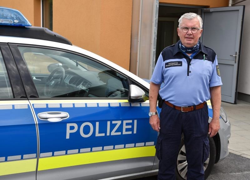 Die Polizei sucht Sicherheitswächter