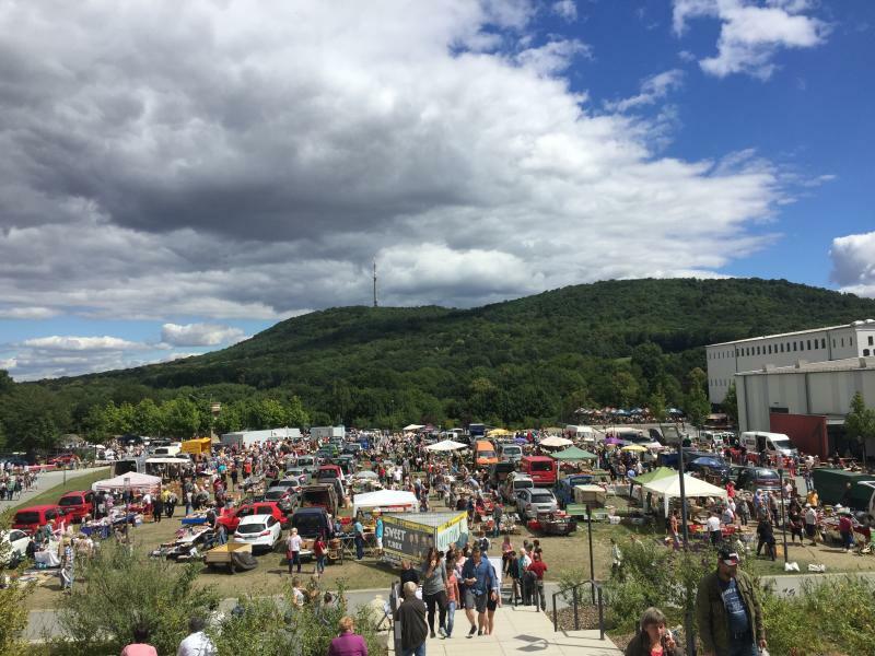 Open Air Flohmarkt auf der Löbauer Wiese