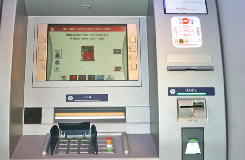Geldautomat „spuckt“ tschechische Kronen aus