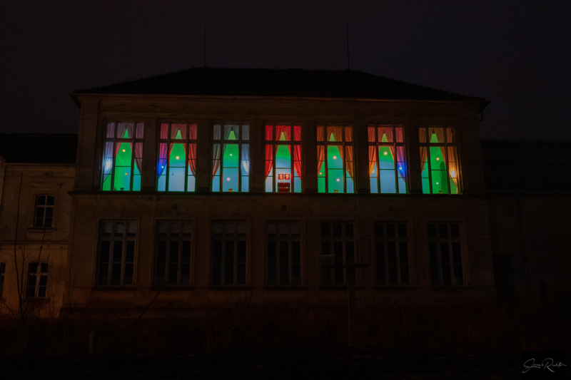 In der Großschönauer Webschule leuchtet der Adventskalender