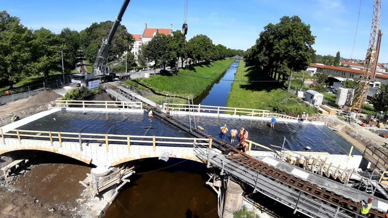 Bald dampft es wieder über die Zittauer Mandaubrücke