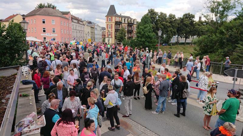 Blumenregen für den verstorbenen Zittauer Kultwirt