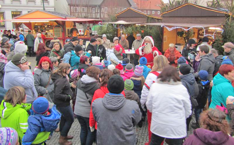 Weihnachtsmarkt auf dem Marktplatz in Hirschfelde