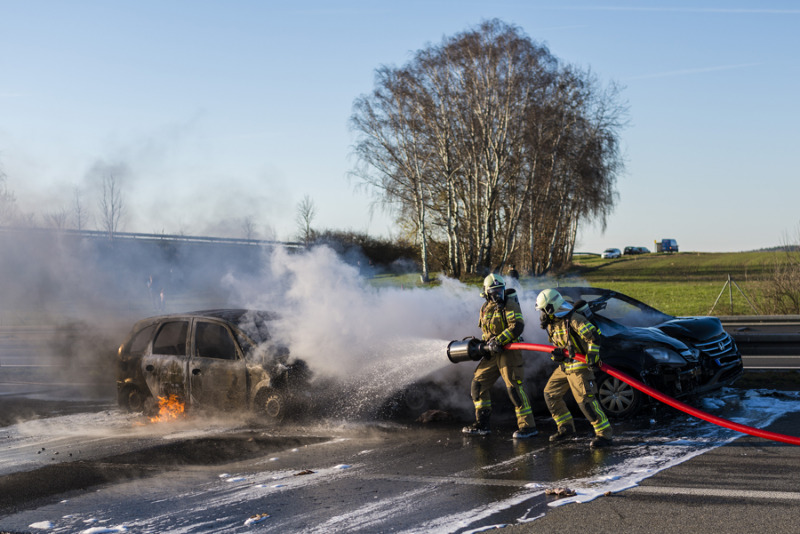 Autos brennen auf der A4