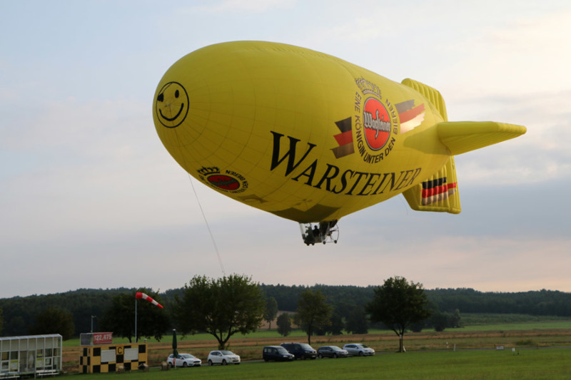 Wie Zeppelin durch die Luft schweben