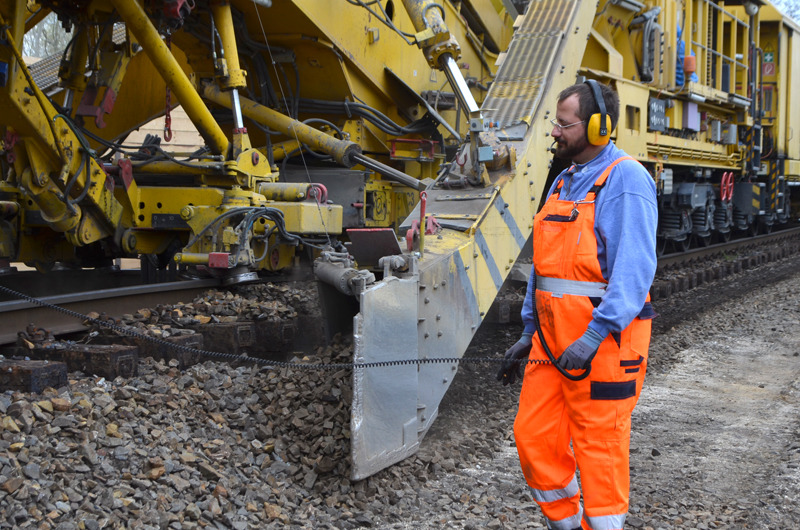Aus altem Schotter wird neuer Splitt