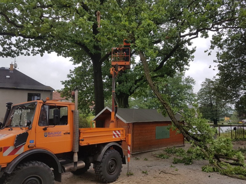 Unwetter sorgt für Stromausfälle und legt Bahnstrecken lahm