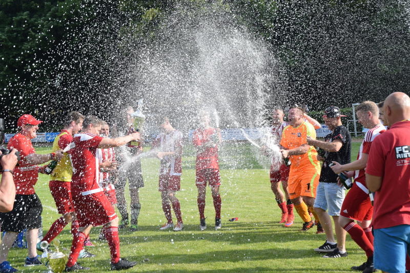 Doublesieger FC Stahl will auch in See kicken