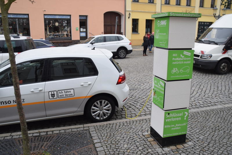 Stadt schafft Platz für Ladesäulen