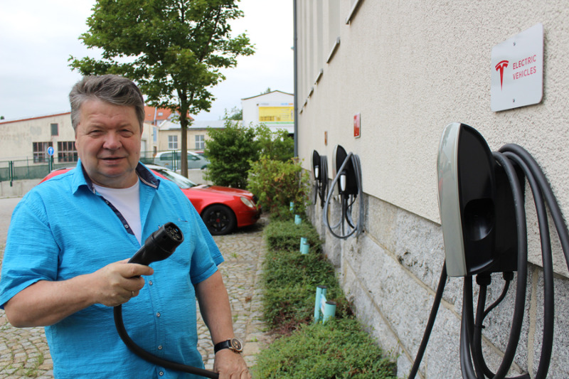 Für eine bessere Infrastruktur: Neue Ladesäulen für Elektroautos