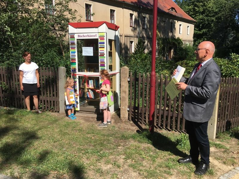 Bücherhäusel mit festem Fundament