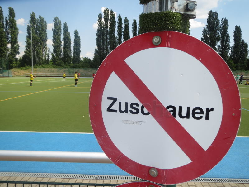 Keine Stadionwurst ohne Mundschutz