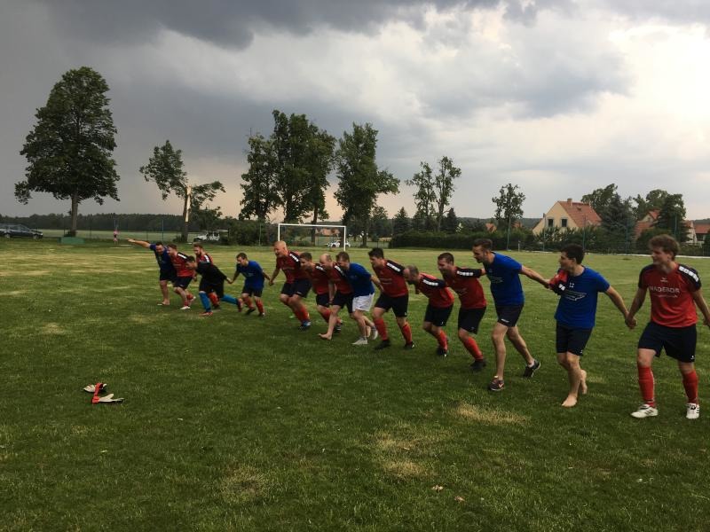 Fußballmeister im Unwetter