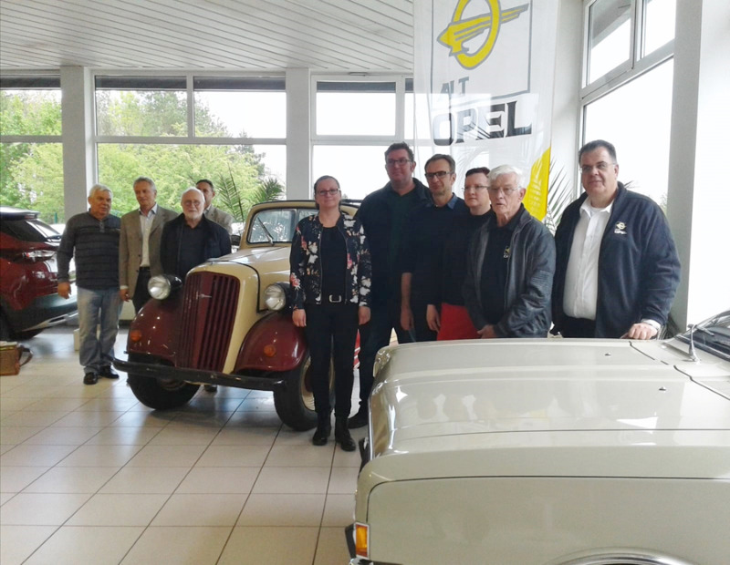 Opelfreunde zeigen Oldtimer