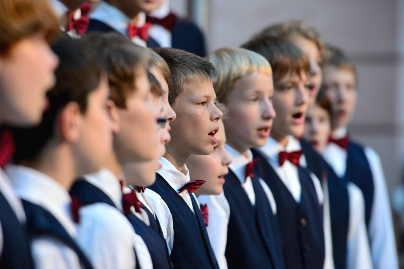 Knabenchor Dresden singt in der Krypta der Peterskirche