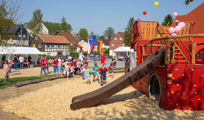 Mit dem Spielfeuerwehrauto zum „Einsatz“