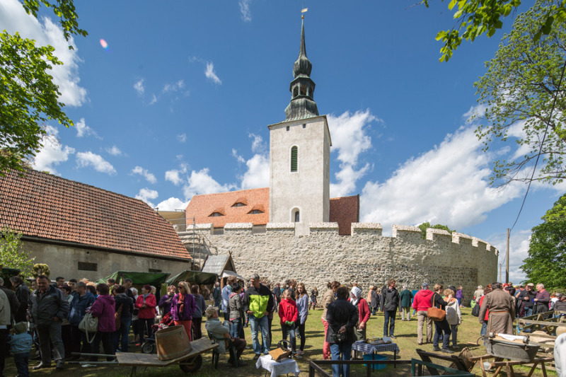 Historischer Markt rund um die Wehrkirche