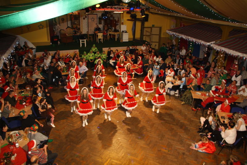 Fünfte Jahreszeit mit Hofball und Umzugsteilnahme