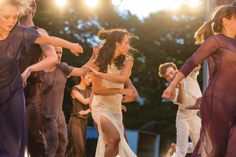 "Sacre": Tanz im Stadthallengarten