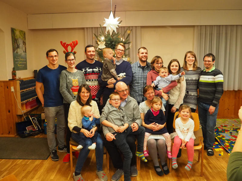 Aus der vollen Kirche in das volle Pfarrhaus