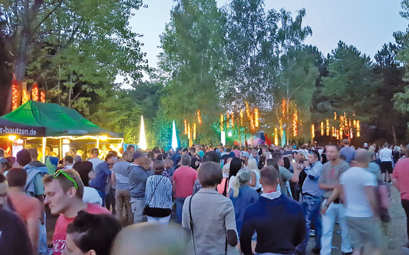 Open-Air-Party lockt Besucher an den See