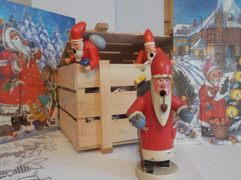 Adventskalender und Weihnachtsmänner