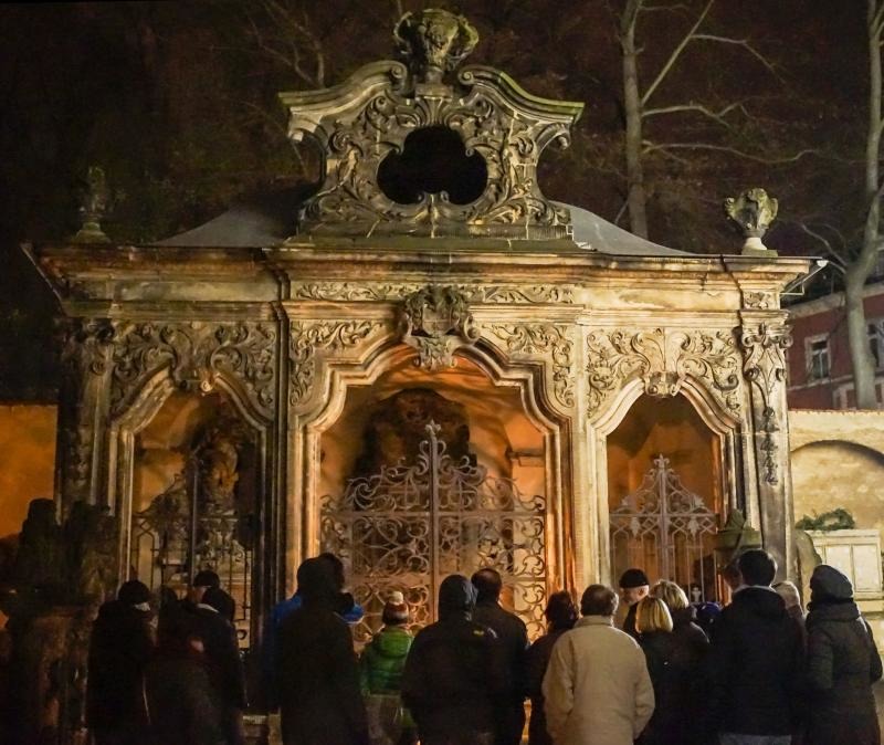 Zur Geisterstunde auf dem Kreuzfriedhof