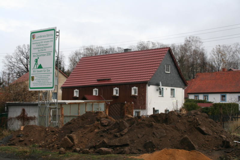 Neue Stützwand aus Stahlbeton