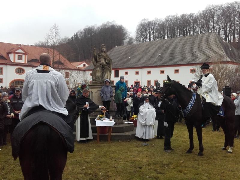 Saatreiter verkünden  die Osterbotschaft