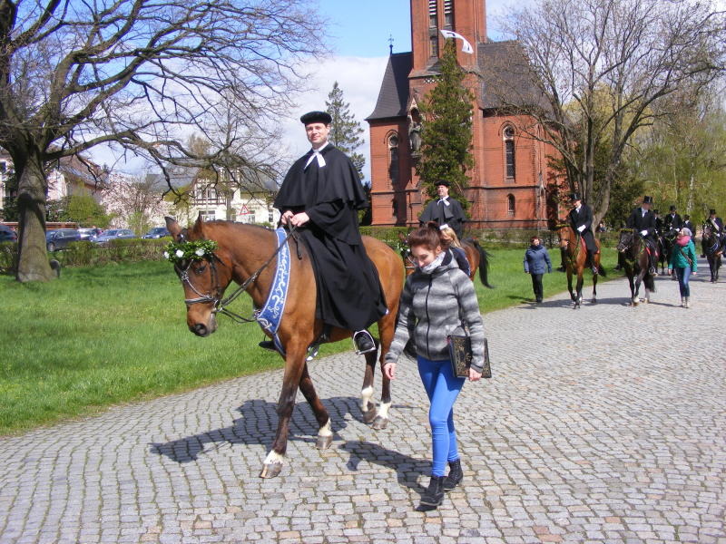 Ostritzer zelebrieren das Saatreiten