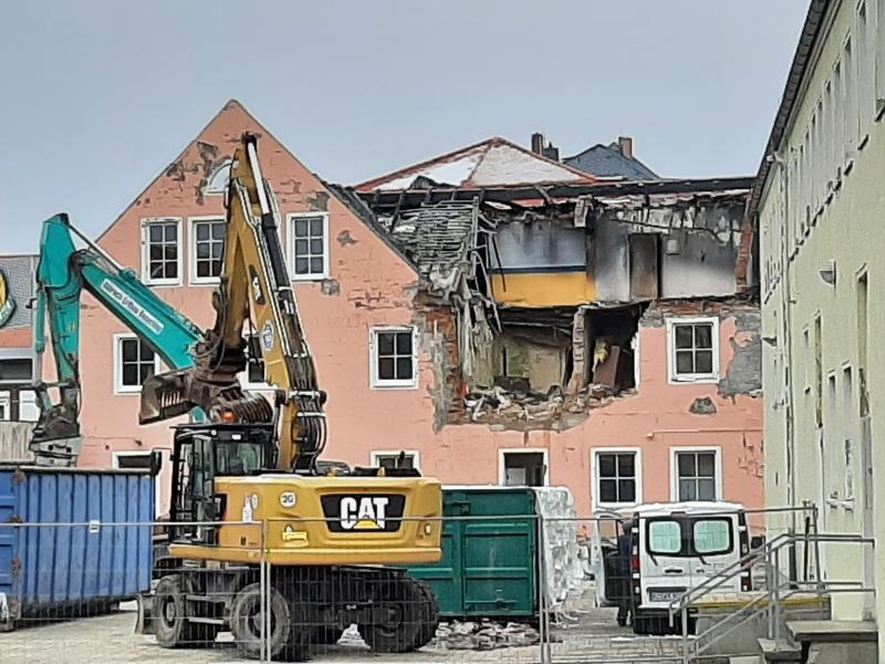 Platz für Neues: Ruine verschwindet