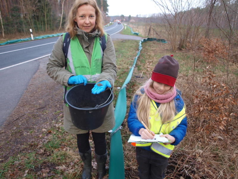 Rettungstat am Straßenrand bei Steinölsa