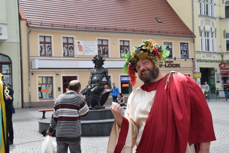 Bacchus erhebt nun in Görlitz sein Glas
